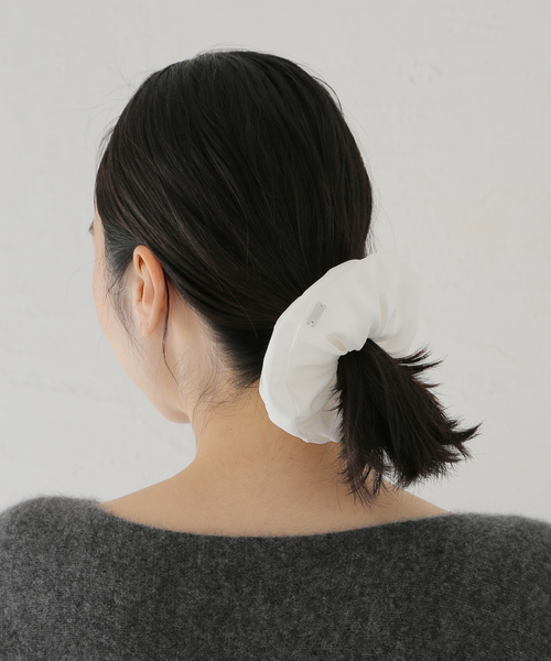 IENA(イエナ)の「HEYEP/ヘイップ Basic Scrunchie シュシュ HP0524(シュシュ・レディース・ブラック/ホワイト・FREE)」の7枚目の写真