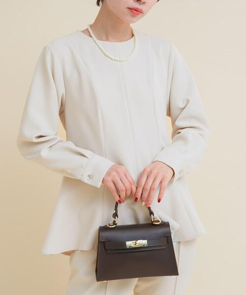 URBAN RESEARCH ROSSO WOMEN（アーバンリサーチ　ロッソ）の「『WEB/一部店舗限定』『SHORT/TALLサイズあり』ペプラムブラウス+テーパードパンツ（セットアップ・レディース・ネイビー/ホワイト系その他・36/TALL/38/SHORT）」の3枚目の写真