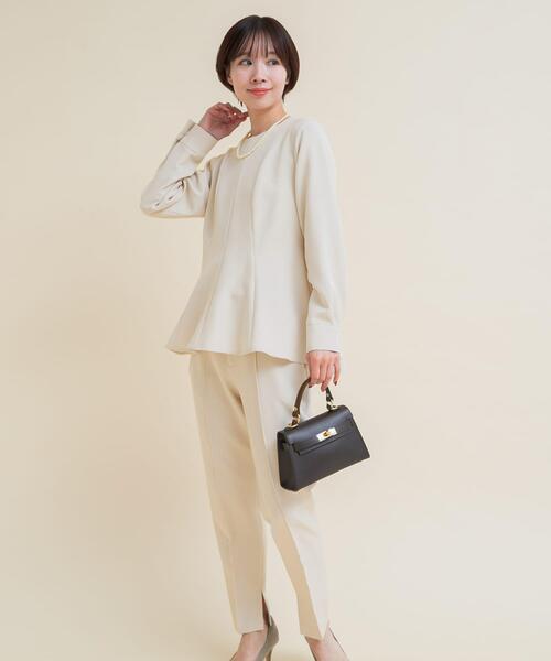 URBAN RESEARCH ROSSO WOMEN（アーバンリサーチ　ロッソ）の「『WEB/一部店舗限定』『SHORT/TALLサイズあり』ペプラムブラウス+テーパードパンツ（セットアップ・レディース・ネイビー/ホワイト系その他・36/TALL/38/SHORT）」の6枚目の写真