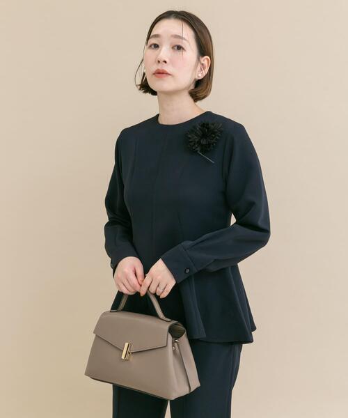 URBAN RESEARCH ROSSO WOMEN（アーバンリサーチ　ロッソ）の「『WEB/一部店舗限定』『SHORT/TALLサイズあり』ペプラムブラウス+テーパードパンツ（セットアップ・レディース・ネイビー/ホワイト系その他・36/TALL/38/SHORT）」の5枚目の写真