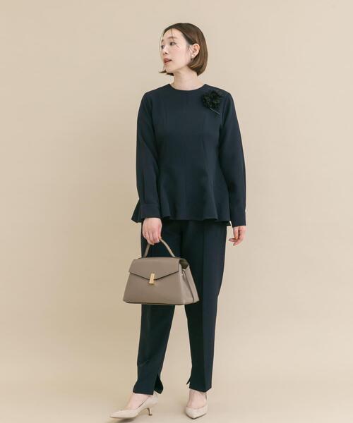 URBAN RESEARCH ROSSO WOMEN（アーバンリサーチ　ロッソ）の「『WEB/一部店舗限定』『SHORT/TALLサイズあり』ペプラムブラウス+テーパードパンツ（セットアップ・レディース・ネイビー/ホワイト系その他・36/TALL/38/SHORT）」の8枚目の写真