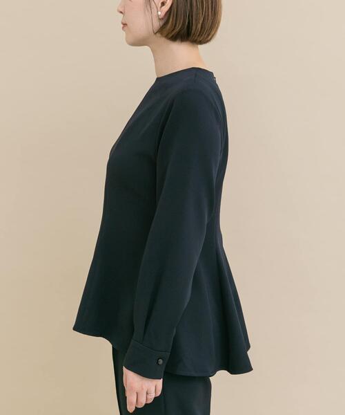 URBAN RESEARCH ROSSO WOMEN（アーバンリサーチ　ロッソ）の「『WEB/一部店舗限定』『SHORT/TALLサイズあり』ペプラムブラウス+テーパードパンツ（セットアップ・レディース・ネイビー/ホワイト系その他・36/TALL/38/SHORT）」の12枚目の写真