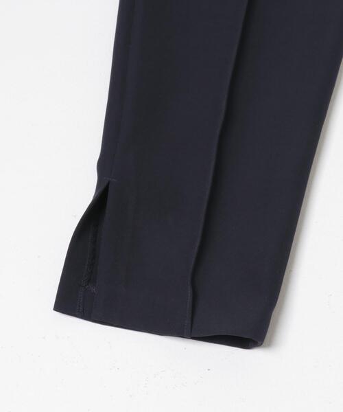 URBAN RESEARCH ROSSO WOMEN（アーバンリサーチ　ロッソ）の「『WEB/一部店舗限定』『SHORT/TALLサイズあり』ペプラムブラウス+テーパードパンツ（セットアップ・レディース・ネイビー/ホワイト系その他・36/TALL/38/SHORT）」の19枚目の写真