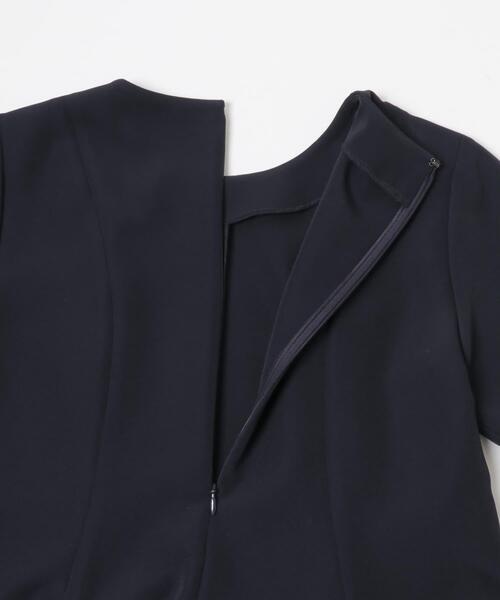 URBAN RESEARCH ROSSO WOMEN(アーバンリサーチ ロッソ)の「『WEB/一部店舗限定』『SHORT/TALLサイズあり』ペプラムブラウス+テーパードパンツ(セットアップ・レディース・ネイビー/ホワイト系その他・36/TALL/38/SHORT)」の17枚目の写真