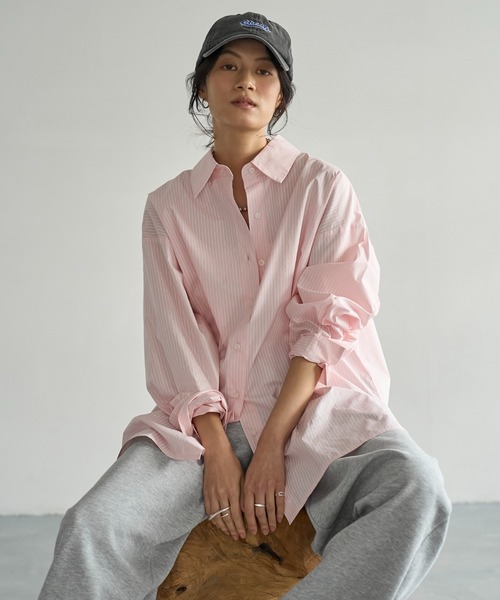 meilmada（メイルマダ）の「ストライプオーバーサイズシャツ（シャツ/ブラウス・レディース・サックスブルー/ピンク・FREE）」の2枚目の写真