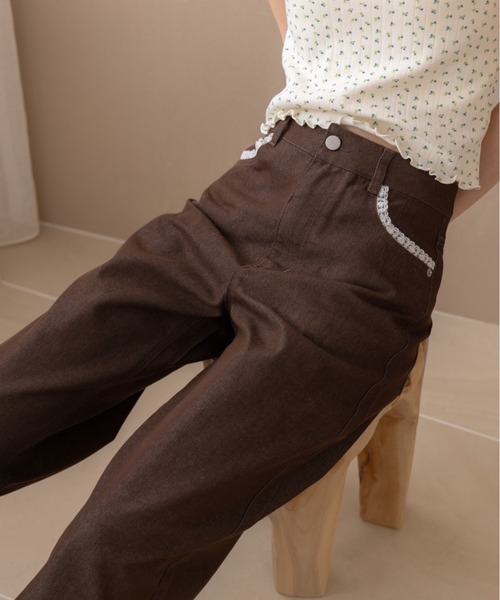 REMOON(リムーン)の「レース付きデニムパンツ(デニムパンツ・レディース・ブラウン/ライトブルー・MEDIUM/SMALL)」の11枚目の写真