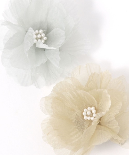studio CLIP（スタディオクリップ）の「お花シアーコサージュ（ブローチ/コサージュ・レディース・ライトベージュ/ライトグレー・FREE）」の6枚目の写真