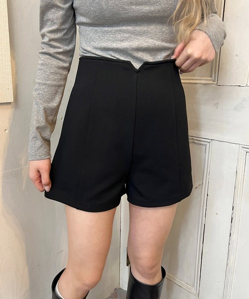 PHILLY(フィリー)の「タックデザインショートパンツ(その他パンツ・レディース・ブラック/グレー・FREE)」の3枚目の写真