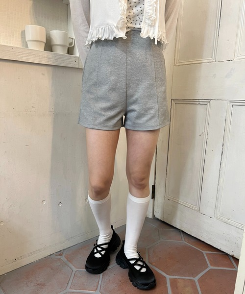 PHILLY(フィリー)の「タックデザインショートパンツ(その他パンツ・レディース・ブラック/グレー・FREE)」の10枚目の写真
