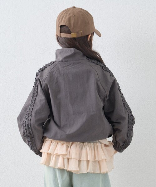 CIAOPANIC TYPY（チャオパニックティピー）の「【KIDS】《ジュニアサイズあり》シャーリングフリルギャザーマンパ（ブルゾン・キッズ・チャコールグレー/サックスブルー/オフホワイト・110/150/130）」の13枚目の写真