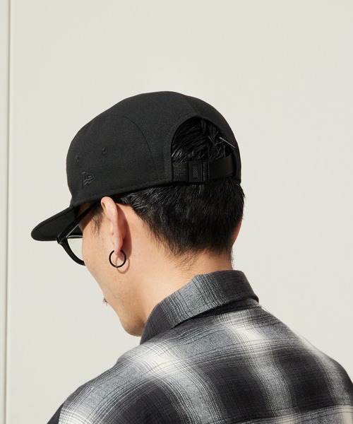TAKAHIROMIYASHITATheSoloIst.（タカヒロミヤシタザソロイスト）の「TAKAHIROMIYASHITATheSoloIst./タカヒロミヤシタザソロイスト. ×NEW ERA/ニューエラ Jet Cap フラットバイザー 5パネルキャップ 2026年春夏（キャップ・メンズ・ブラック・FREE）」の4枚目の写真
