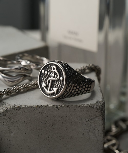 MAGASIN DE MODE Brew(マガジンデモードブリュー)の「【MAGASIN DE MODE Brew】ステンレスシルバーシグネットリング KNF-YI(リング・メンズ・シルバー系その他2/シルバー系その他3/シルバー系1・18号/20号/22号)」の1枚目の写真