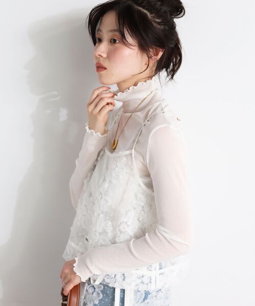 le.coeur blanc(ルクールブラン)の「TORRAZZO DONNAフローラルレースキャミ(キャミソール・レディース・ホワイト/ブラック・38)」の7枚目の写真