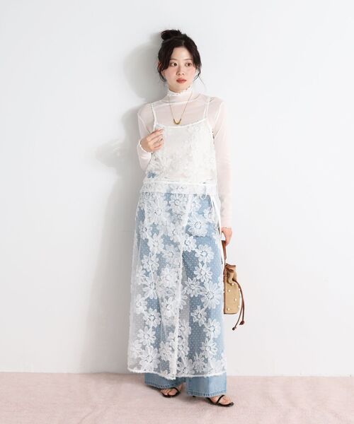 le.coeur blanc(ルクールブラン)の「TORRAZZO DONNAフローラルレースキャミ(キャミソール・レディース・ホワイト/ブラック・38)」の10枚目の写真