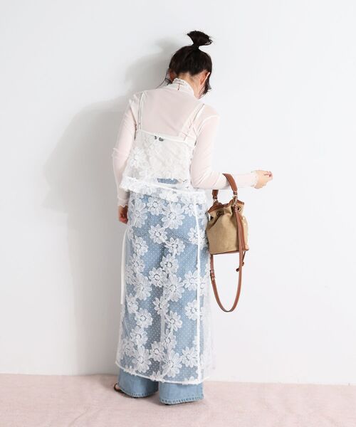 le.coeur blanc(ルクールブラン)の「TORRAZZO DONNAフローラルレースキャミ(キャミソール・レディース・ホワイト/ブラック・38)」の13枚目の写真