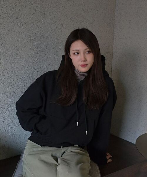 REBRENNER(リブレンナー)の「ベーシックオーバーサイズボリュームクロップフードパーカー ブラック(パーカー・レディース・その他・SMALL/LARGE/MEDIUM)」の8枚目の写真