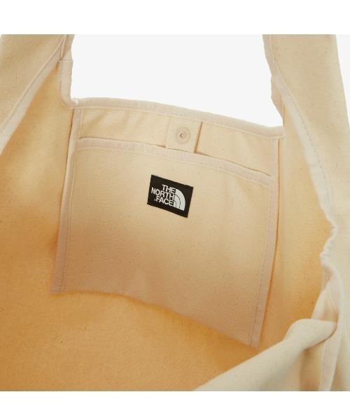 THE NORTH FACE(ザノースフェイス)の「THE NORTH FACE(ザ・ノースフェイス)/A4 PC収納可能 ビッグサイズ トートバッグ コットン生地 ロゴプリント/TNF TRIG BAG(トートバッグ・レディース・クリーム/ブラック・FREE)」の3枚目の写真