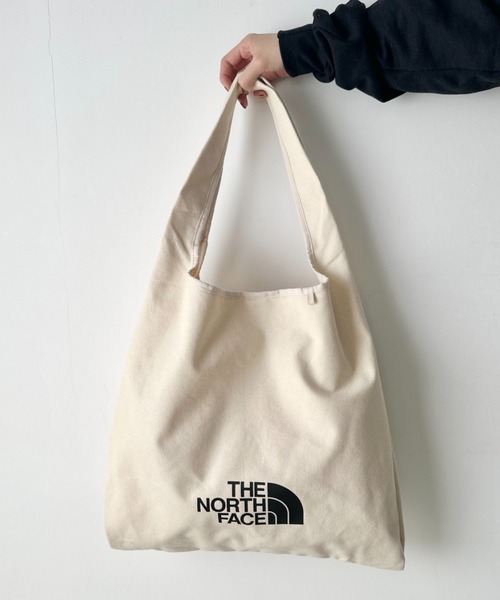 THE NORTH FACE(ザノースフェイス)の「THE NORTH FACE(ザ・ノースフェイス)/A4 PC収納可能 ビッグサイズ トートバッグ コットン生地 ロゴプリント/TNF TRIG BAG(トートバッグ・レディース・クリーム/ブラック・FREE)」の7枚目の写真