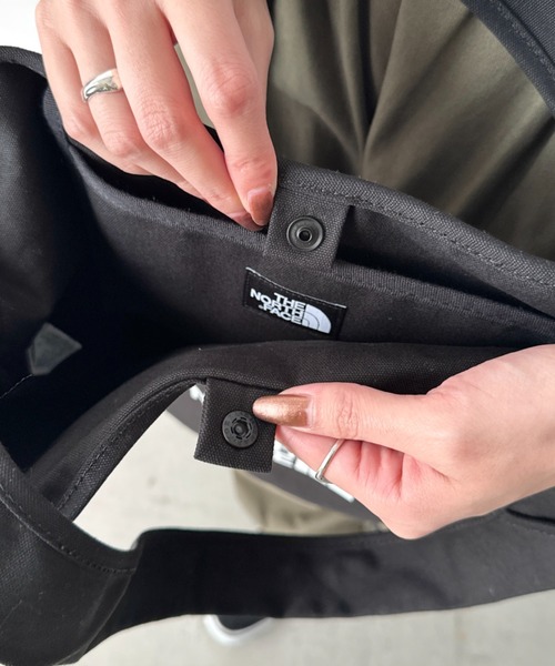 THE NORTH FACE(ザノースフェイス)の「THE NORTH FACE(ザ・ノースフェイス)/A4 PC収納可能 ビッグサイズ トートバッグ コットン生地 ロゴプリント/TNF TRIG BAG(トートバッグ・レディース・クリーム/ブラック・FREE)」の17枚目の写真