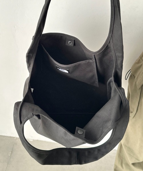 THE NORTH FACE(ザノースフェイス)の「THE NORTH FACE(ザ・ノースフェイス)/A4 PC収納可能 ビッグサイズ トートバッグ コットン生地 ロゴプリント/TNF TRIG BAG(トートバッグ・レディース・クリーム/ブラック・FREE)」の19枚目の写真