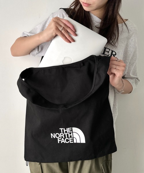 THE NORTH FACE(ザノースフェイス)の「THE NORTH FACE(ザ・ノースフェイス)/A4 PC収納可能 ビッグサイズ トートバッグ コットン生地 ロゴプリント/TNF TRIG BAG(トートバッグ・レディース・クリーム/ブラック・FREE)」の16枚目の写真