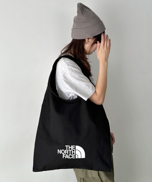 THE NORTH FACE(ザノースフェイス)の「THE NORTH FACE(ザ・ノースフェイス)/A4 PC収納可能 ビッグサイズ トートバッグ コットン生地 ロゴプリント/TNF TRIG BAG(トートバッグ・レディース・クリーム/ブラック・FREE)」の20枚目の写真