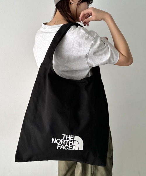 THE NORTH FACE(ザノースフェイス)の「THE NORTH FACE(ザ・ノースフェイス)/A4 PC収納可能 ビッグサイズ トートバッグ コットン生地 ロゴプリント/TNF TRIG BAG(トートバッグ・レディース・クリーム/ブラック・FREE)」の21枚目の写真