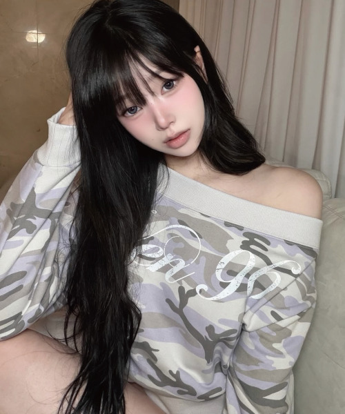 VENHIT(ベンヒット)の「VEN96 オフショルダー クロップスウェットシャツ(スウェット・レディース・ホワイト/チャコール/グリーン・FREE)」の4枚目の写真