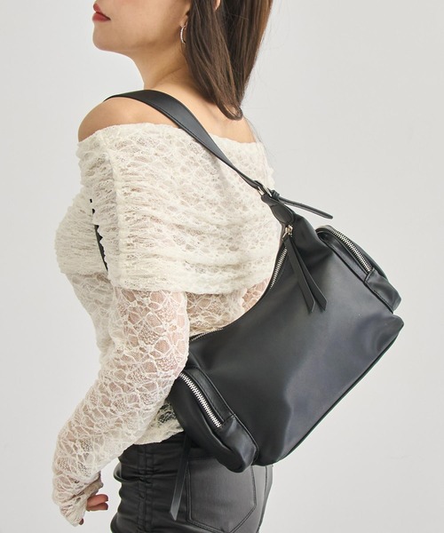 ANAP(アナップ)の「シンプル サイドポケット ショルダーバッグ(ショルダーバッグ・レディース・ホワイト/ブラック・F)」の2枚目の写真