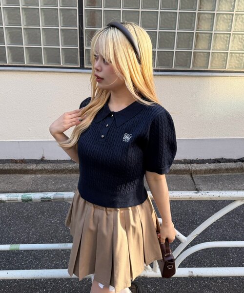 continuer de NICE CLAUP(コンティニューデナイスクラップ)の「【スタイリッシュで可愛らしいデザインが魅力】ケーブル半袖ポロニット(ニット/セーター・レディース・アイボリー/ネイビー/レッド/トップグレー/その他12・FREE)」の1枚目の写真