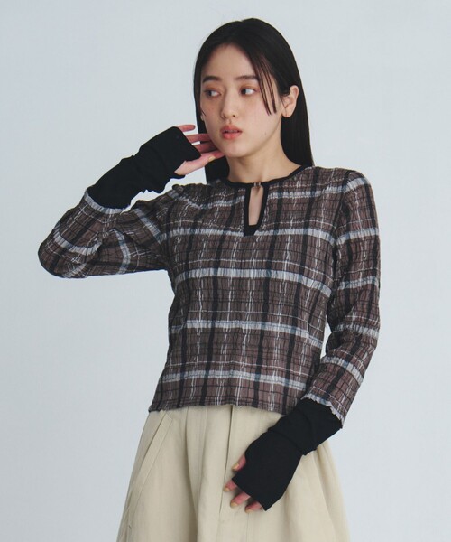 UNITED TOKYO(ユナイテッドトウキョウ)の「【ブラック残りわずか!】シャーリングレイヤーTOP|ウォッシャブル/ロンT/春服(Tシャツ/カットソー・レディース・ブラウン/ブラック・FREE)」の17枚目の写真
