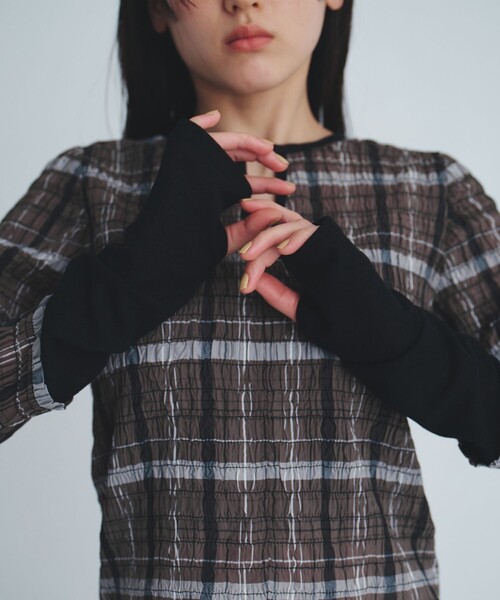 UNITED TOKYO(ユナイテッドトウキョウ)の「【ブラック残りわずか!】シャーリングレイヤーTOP|ウォッシャブル/ロンT/春服(Tシャツ/カットソー・レディース・ブラウン/ブラック・FREE)」の6枚目の写真
