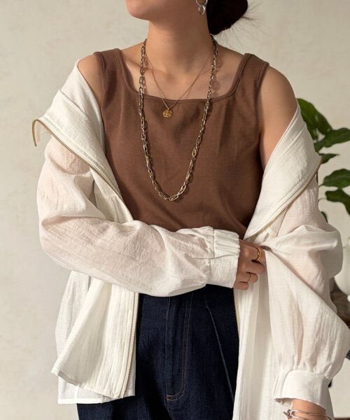 Chez toi(シェトワ)の「テレコカップ付きスクエアタンク(キャミソール・レディース・アイボリー/モカ/チャコールグレー/ブラック・FREE)」の4枚目の写真