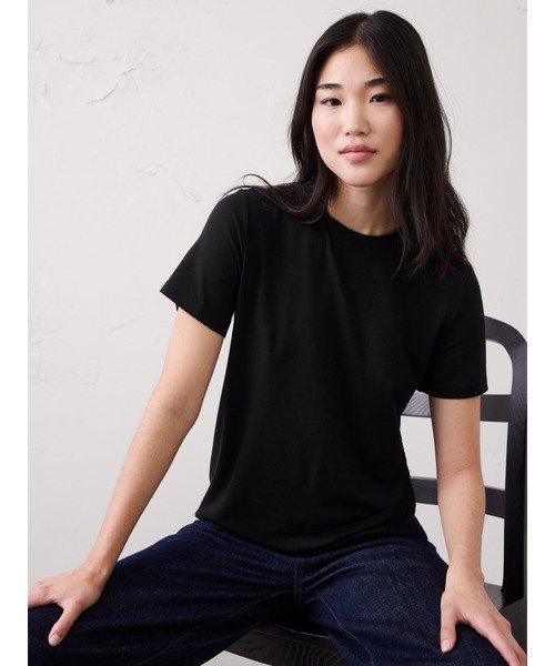 BANANA REPUBLIC FACTORY STORE(バナナリパブリック ファクトリーストア)の「BANANA REPUBLIC FACTORY STORE 日本限定 LUXE リュクスTシャツ(Tシャツ/カットソー・レディース・ネイビー/ホワイト/ブラック・S/XS/M/L)」の3枚目の写真