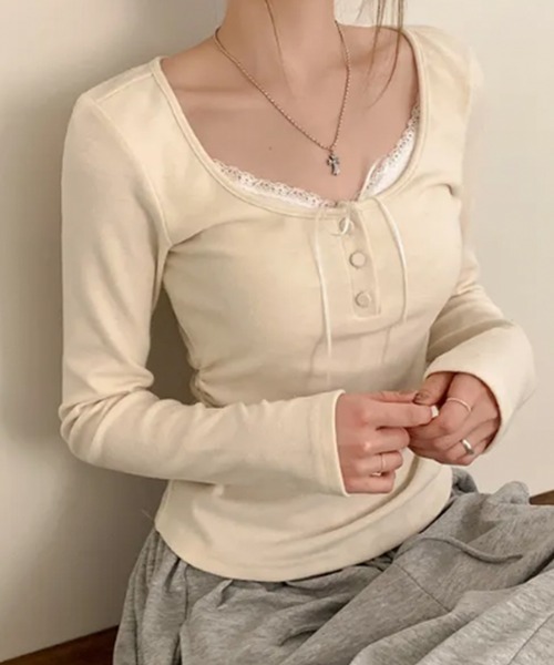 Emilie(エミリー)の「インナードッキング レイヤード風ヘンリーネックロンT(Tシャツ/カットソー・レディース・ピンク/グレー/クリーム/アイボリー/ブラック/ライトブルー・FREE)」の4枚目の写真