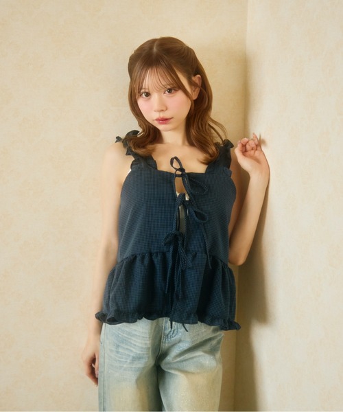 TITTY&CO.(ティティーアンドコー)の「リボンフリルキャミトップス(キャミソール・レディース・ネイビー/ブラック/ホワイト・FREE)」の1枚目の写真
