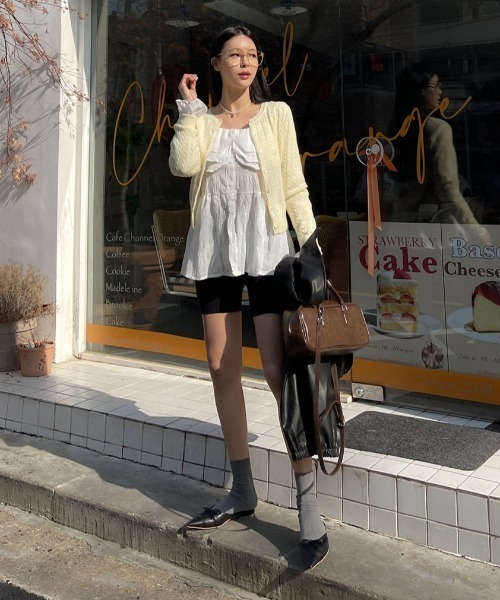 FAVORITO(ファヴォリート)の「スクエアネックラインシングルブレストシャツ(シャツ/ブラウス・レディース・ブラック/ホワイト・F)」の10枚目の写真
