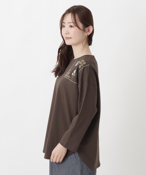 one'sterrace(ワンズテラス)の「配色パネル 刺繍入りプルオーバー(Tシャツ/カットソー・レディース・ダークブラウン系8/グリーン系その他6/ネイビー系5/アイボリー系8・02)」の6枚目の写真
