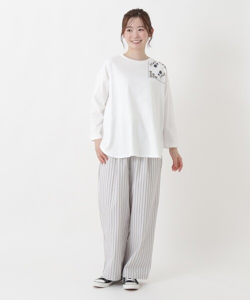 one'sterrace(ワンズテラス)の「配色パネル 刺繍入りプルオーバー(Tシャツ/カットソー・レディース・ダークブラウン系8/グリーン系その他6/ネイビー系5/アイボリー系8・02)」の13枚目の写真