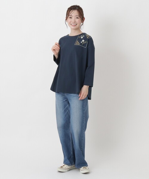 one'sterrace(ワンズテラス)の「配色パネル 刺繍入りプルオーバー(Tシャツ/カットソー・レディース・ダークブラウン系8/グリーン系その他6/ネイビー系5/アイボリー系8・02)」の17枚目の写真