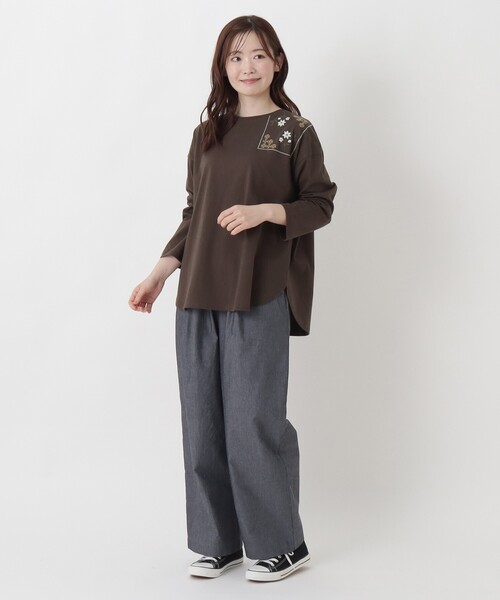 one'sterrace(ワンズテラス)の「配色パネル 刺繍入りプルオーバー(Tシャツ/カットソー・レディース・ダークブラウン系8/グリーン系その他6/ネイビー系5/アイボリー系8・02)」の19枚目の写真