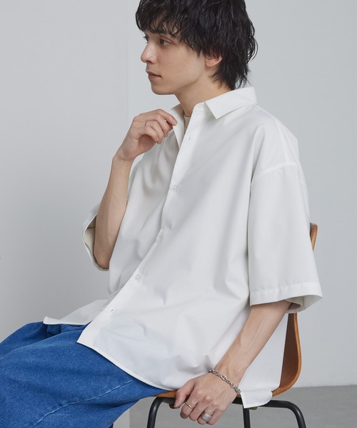 MONO-MART(モノマート)の「ライトTR ワイドシルエット レギュラーカラー サイドスリット 半袖シャツ / UVカット・接触冷感・イージーケア・抗ピル【セットアップ対応】(シャツ/ブラウス・メンズ・モカ/ダークグレー/ライトグレー/ダークネイビー/ブラウン/ピンク/ブラック/ブルーグレー/オフホワイト・S/M/L)」の11枚目の写真
