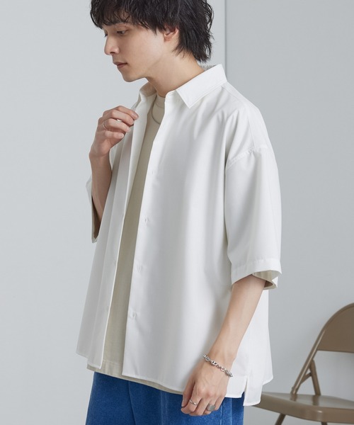 MONO-MART(モノマート)の「ライトTR ワイドシルエット レギュラーカラー サイドスリット 半袖シャツ / UVカット・接触冷感・イージーケア・抗ピル【セットアップ対応】(シャツ/ブラウス・メンズ・モカ/ダークグレー/ライトグレー/ダークネイビー/ブラウン/ピンク/ブラック/ブルーグレー/オフホワイト・S/M/L)」の13枚目の写真