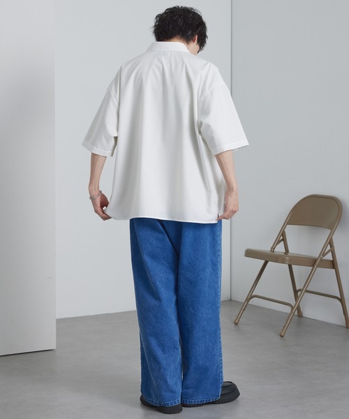 MONO-MART(モノマート)の「ライトTR ワイドシルエット レギュラーカラー サイドスリット 半袖シャツ / UVカット・接触冷感・イージーケア・抗ピル【セットアップ対応】(シャツ/ブラウス・メンズ・モカ/ダークグレー/ライトグレー/ダークネイビー/ブラウン/ピンク/ブラック/ブルーグレー/オフホワイト・S/M/L)」の21枚目の写真