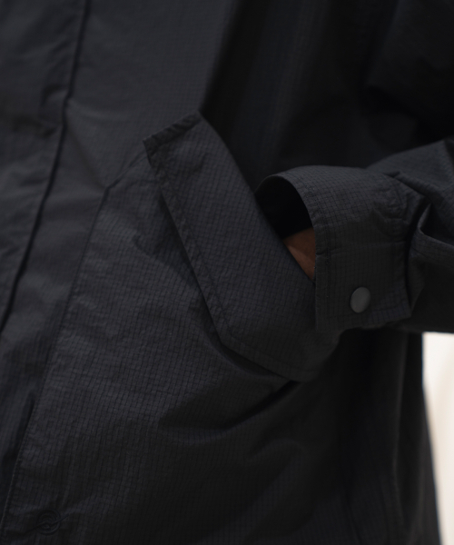 KALAPATTHAR(カラパタール)の「NYLON RIPSTOP LIGHT WEIGHT SHELL SHORT-JACKET - BLACK(ナイロンジャケット・メンズ・その他・SMALL/MEDIUM/LARGE)」の3枚目の写真