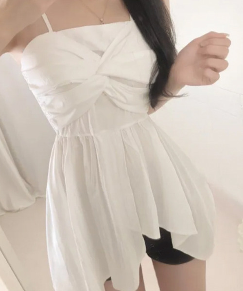 VIVID LADY(ビビッドレディー)の「ツイストデザイン アシンメトリー キャミトップス(シャツ/ブラウス・レディース・ホワイト/ブラック・FREE)」の3枚目の写真
