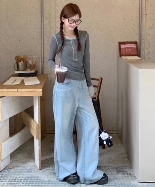Alvia(アルビア)の「韓国風カジュアル配色ヘンリーネックTシャツトップス(Tシャツ/カットソー・レディース・ブラック/グレー・M)」の7枚目の写真