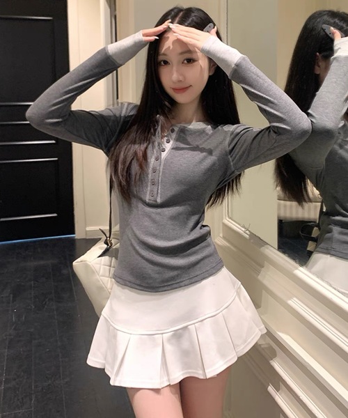 Alvia(アルビア)の「韓国風カジュアル配色ヘンリーネックTシャツトップス(Tシャツ/カットソー・レディース・ブラック/グレー・M)」の6枚目の写真