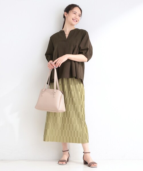 SHOO・LA・RUE(シューラルー)の「【高レビュー/洗濯後しわになりにくい/インせず着られる】自然に体型カバー 麻調ペプラムブラウス(シャツ/ブラウス・レディース・ブルー系その他/ブラック系1/ブルー系その他4/ライトベージュ/ブラウン系その他/ベージュ系その他5/グリーン系・04/03/02/01)」の16枚目の写真