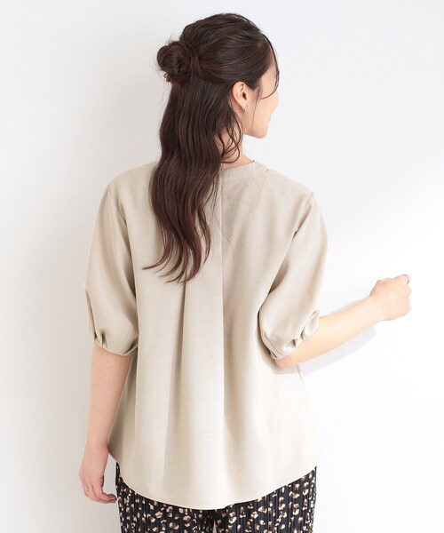 SHOO・LA・RUE(シューラルー)の「【高レビュー/洗濯後しわになりにくい/インせず着られる】自然に体型カバー 麻調ペプラムブラウス(シャツ/ブラウス・レディース・ブルー系その他/ブラック系1/ブルー系その他4/ライトベージュ/ブラウン系その他/ベージュ系その他5/グリーン系・04/03/02/01)」の19枚目の写真